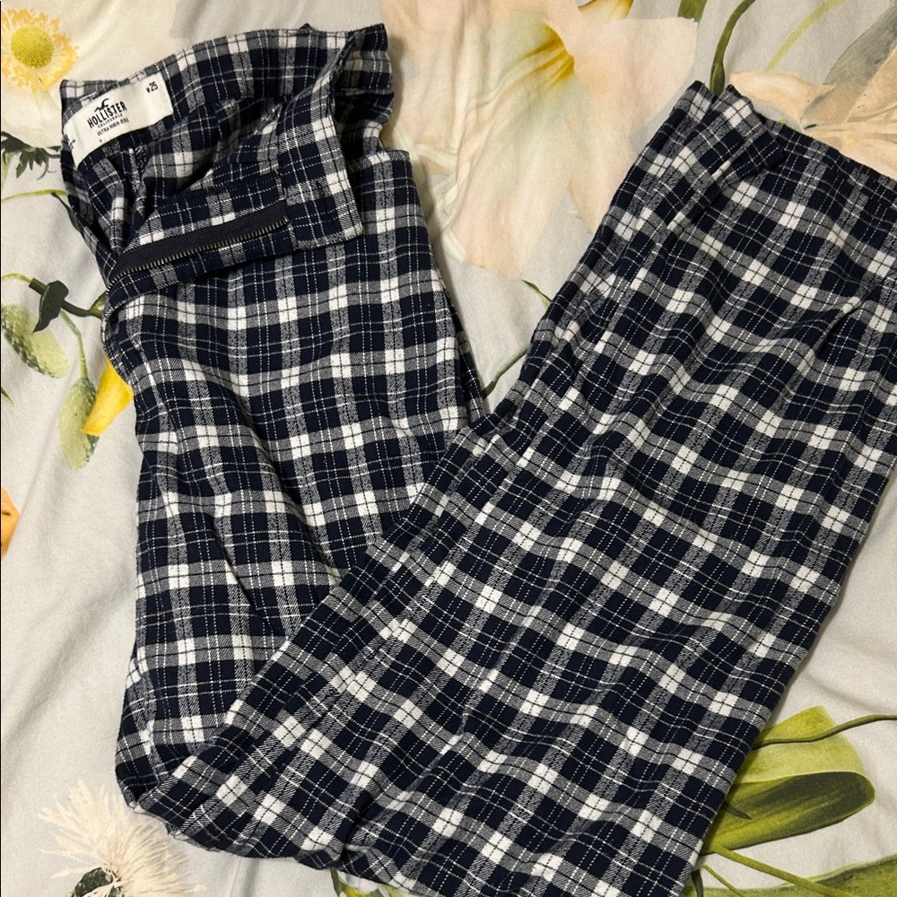 Hollister plaid pants navy